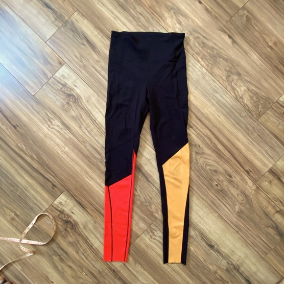 Under Armor color block leggings - Picture 2 of 9